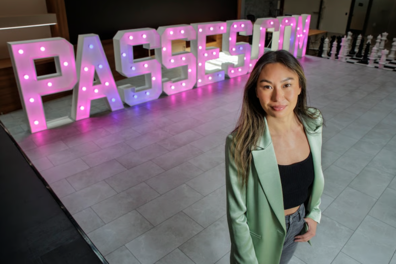 Lucy Guo,Passes